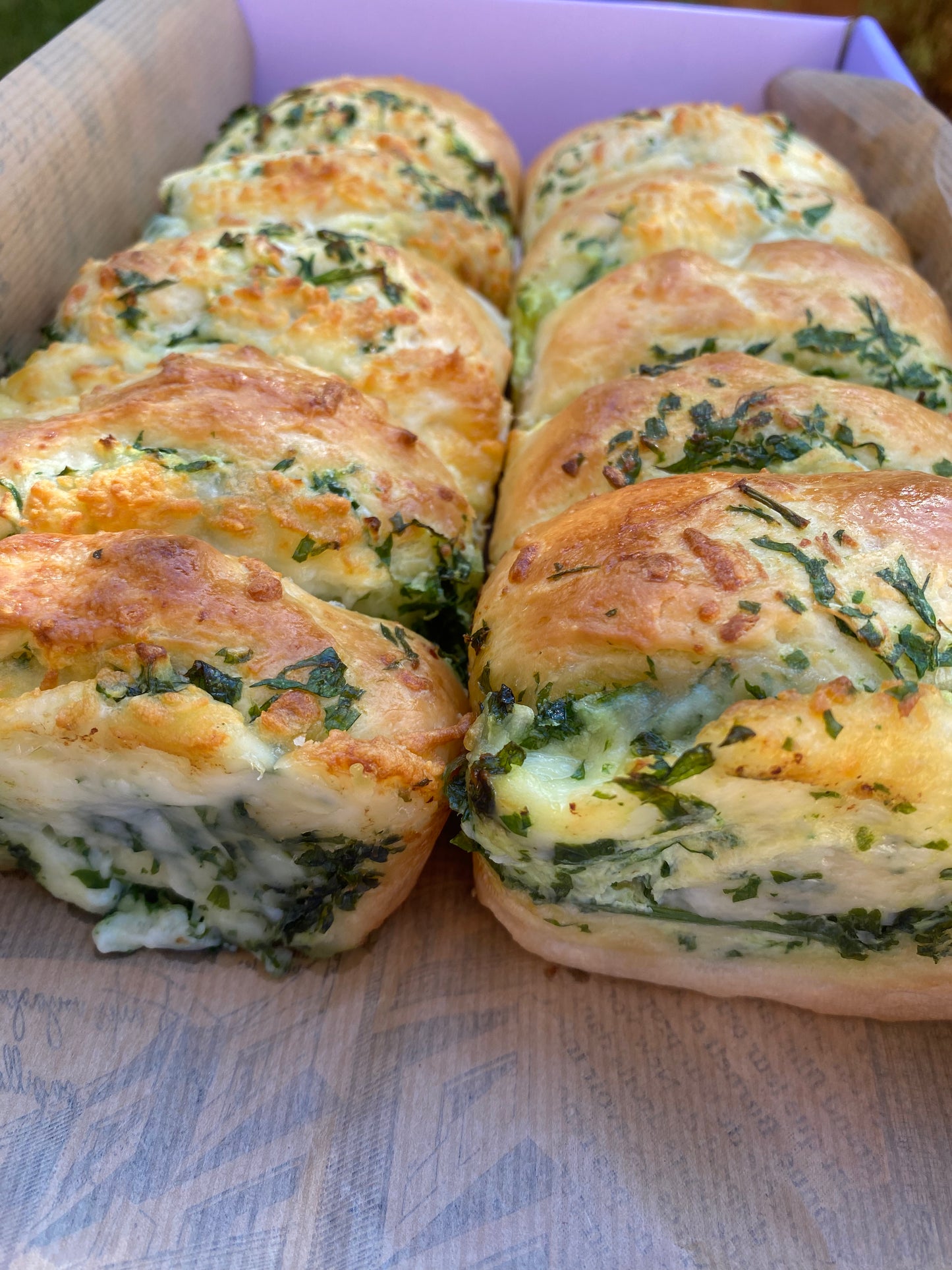 Brioche au Beurre d'Ail, Persil et Mozzarella