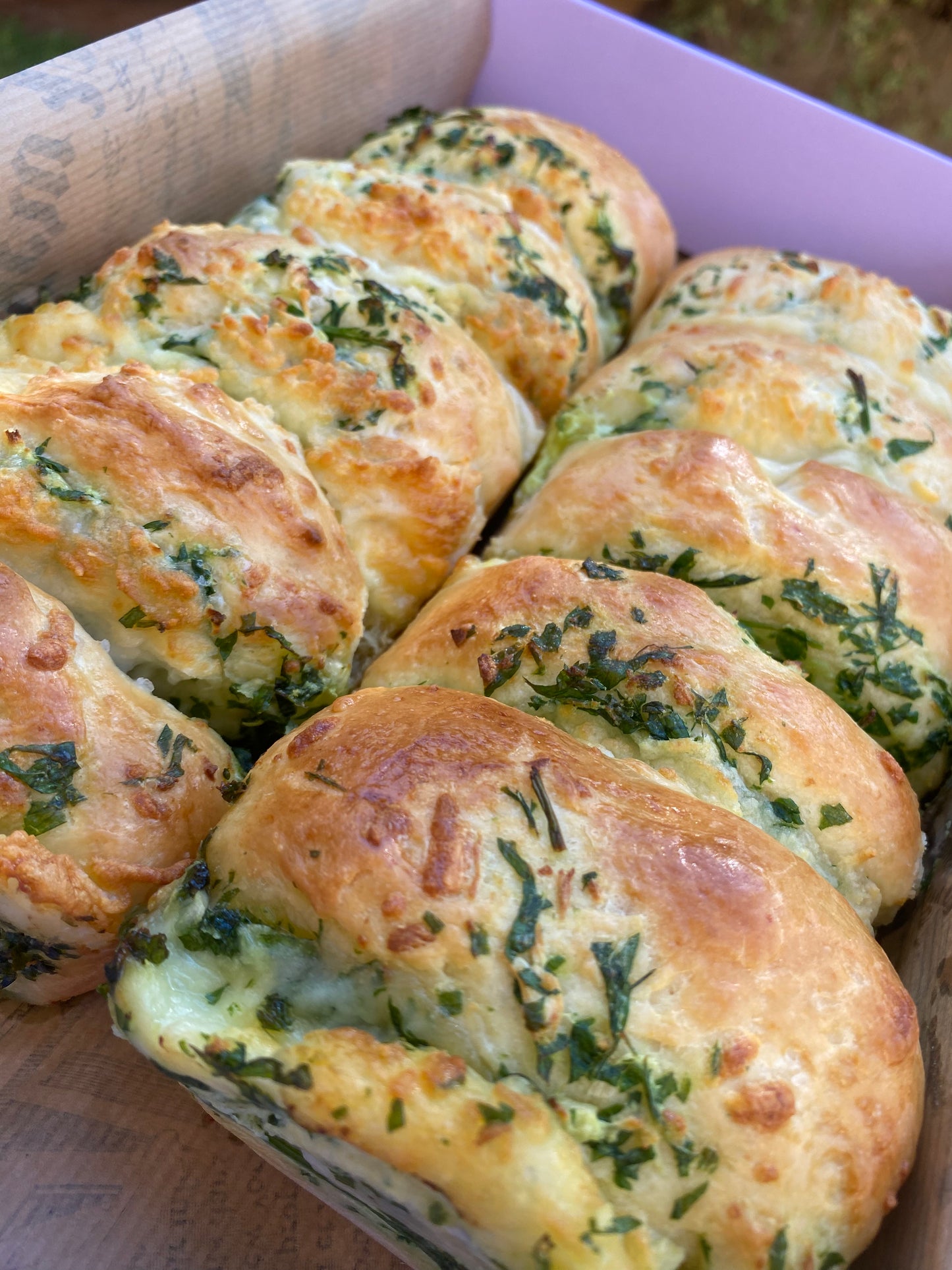 Brioche au Beurre d'Ail, Persil et Mozzarella